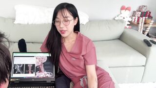 眼镜美女哥哥别学习了来休息放松一下在沙发被男友无套输出射了一逼口